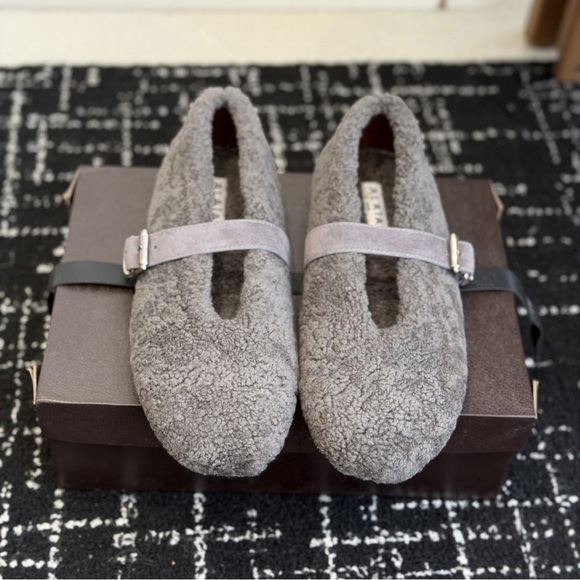 Alaia Shoes - Alaïa Lambskin Mary Jane Shoes Light Gray